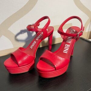Gianni Bini Women’s Vibrant Red Pumps - 6M